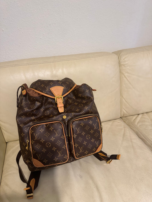 louis vuitton backpack montsouri (used in good shape)